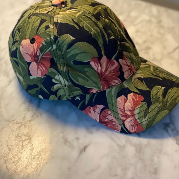 APC Floral Hat - Picture 3 of 4